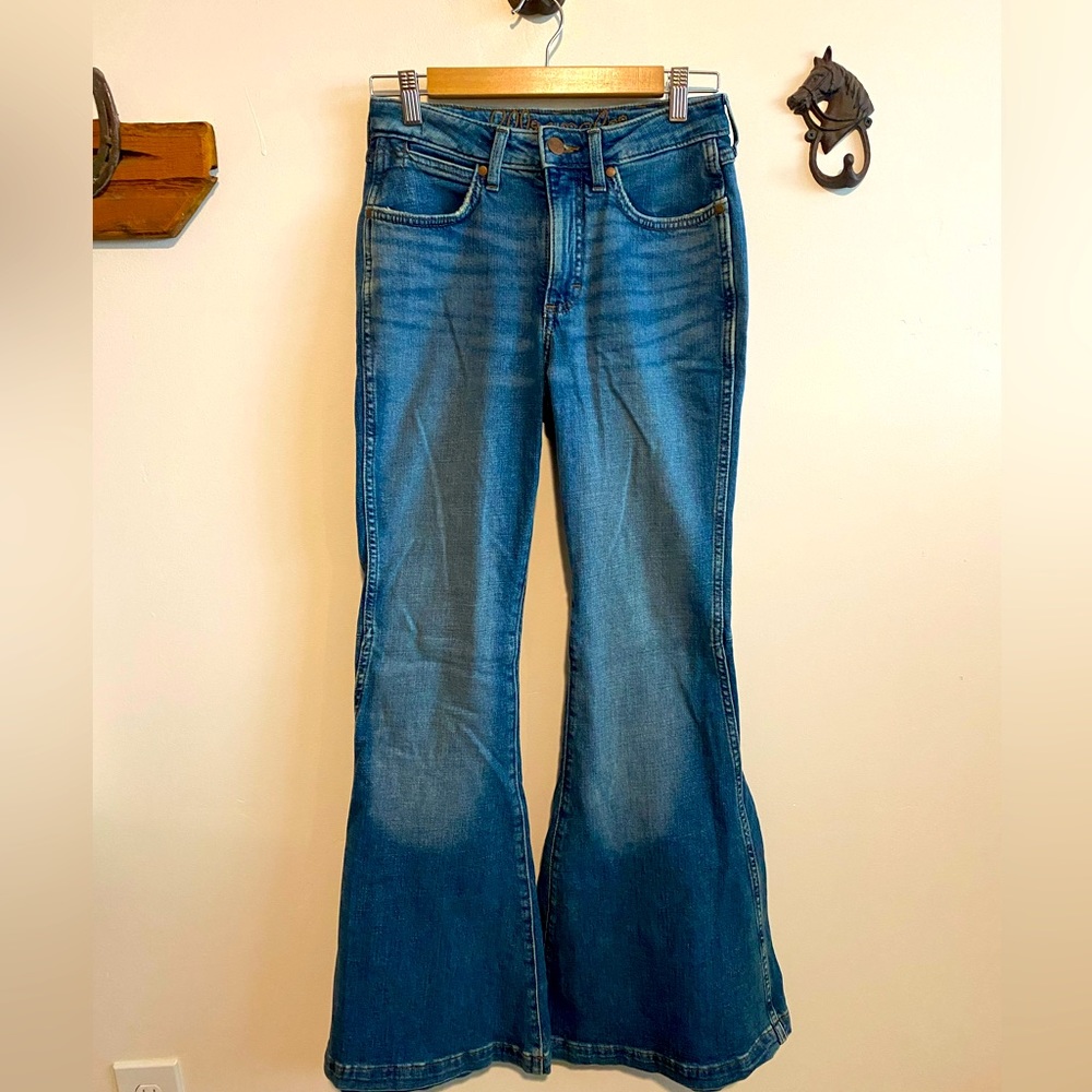 Retro Flared Wrangler Jeans size 26x34 in Women’s.